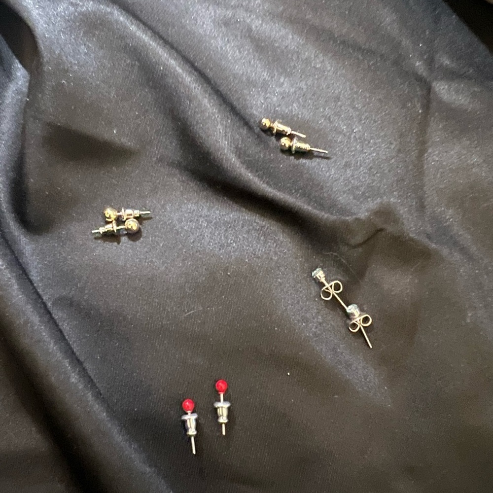 Four sets of stud Earrings